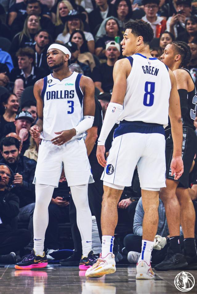 6686体育-惊险避免6战5败！独行侠加时赢球也靠副班长“配合”